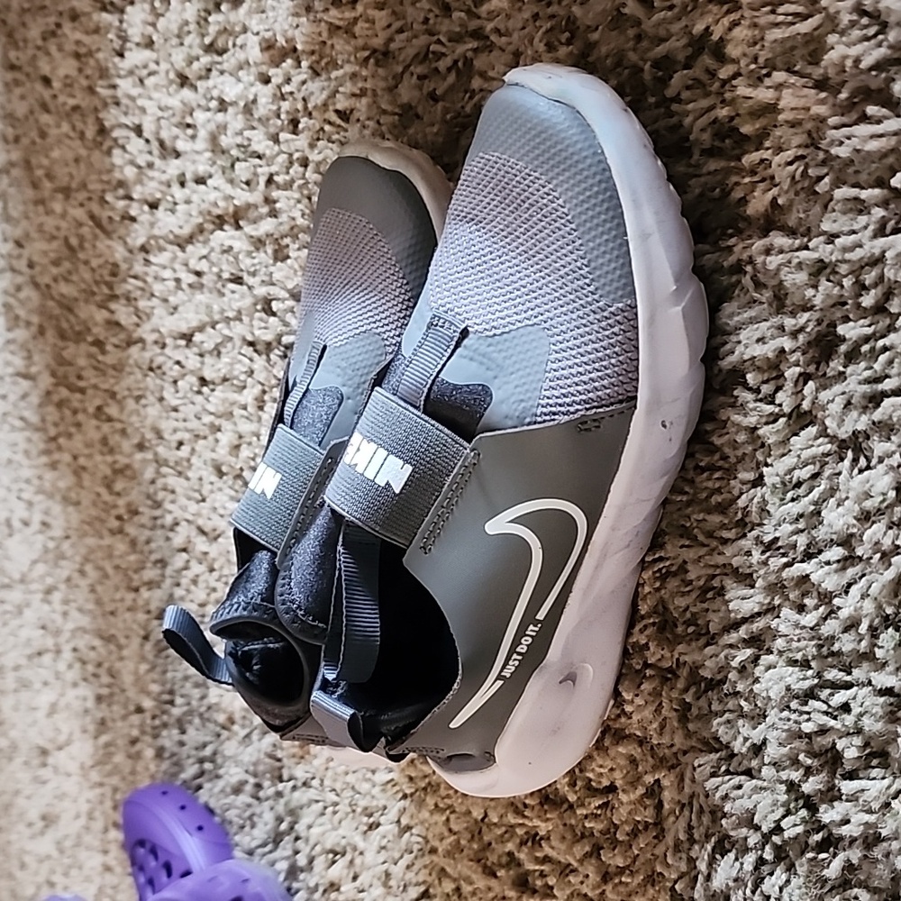 Boys Nike slip-on